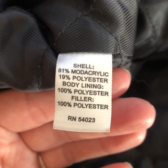 Banana Republic faux-fur vest - size small - Picture 5 of 6